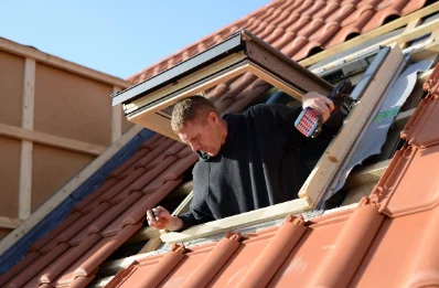 Pose de fenêtres de toit Velux à Porcherie
